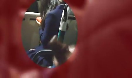 Wanita Horny masturbasi di dalam video sex janda binal mobil