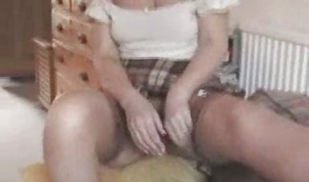 Cherie Deville membuat anak tirinya tante gairah sex merasa lebih baik lesbian seks