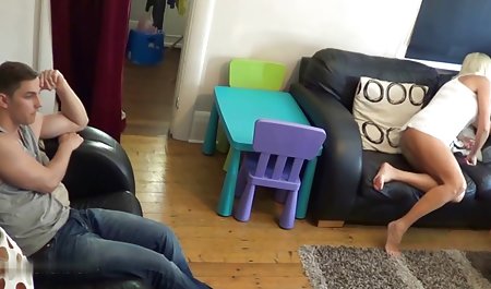 Remaja rambut coklat kaki diikat, sementara di kamar bokep sek maniak mandi