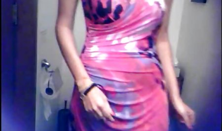 Cewek cantik Cewek seksi strip dan perlahan-lahan bokep sex gila menggoda di pantai