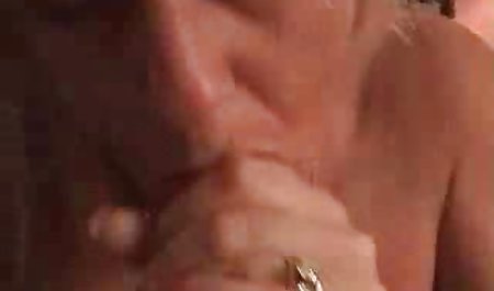 Sudut pandang pertama Bangun fuck dan Creampie untuk Dani di tempat tidur. video seks di kamar mandi