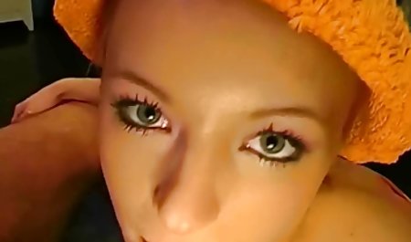 EMILY MENGENAKAN bokepindoseks