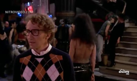 Nikki Sims mengenakan celana dalam video seks hot banget renda