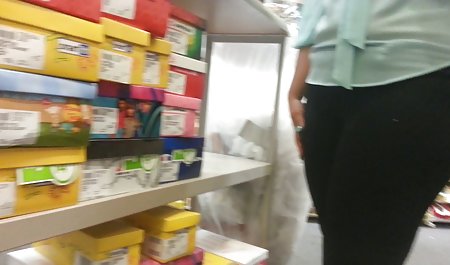 Gadis bermain dengan bokep sekx cokelat di kamar mandi dengan Veneti-TA-culotte