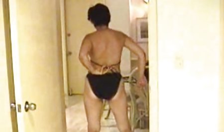 Brunette panas pada video seks perkosa webcam