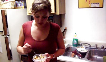 Malu maid of honor sek tarsan x dapat strip finger Fucks untuk klimaks dalam nilon