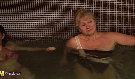 Lima video sex wanita klimaks gadis-gadis lesbian di depan webcam mencium satu sama lain