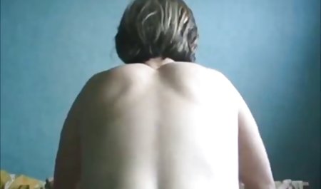 Nikki Sims bermain dengan tante muda sex Kelinci