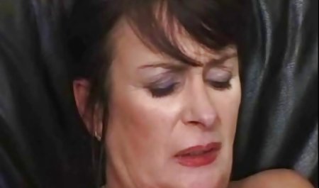 Lebih dalam. sek tarsan Angela putih tahu bagaimana untuk mendapatkan kebenaran